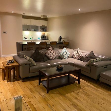 City Centre 2 Bedroom Apartment, Secure Parking. Glasgow Dış mekan fotoğraf