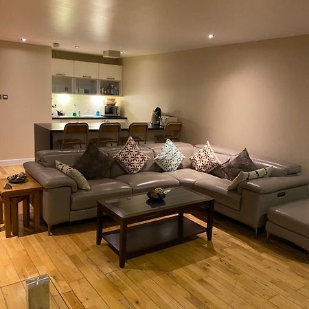 City Centre 2 Bedroom Apartment, Secure Parking. Glasgow Dış mekan fotoğraf