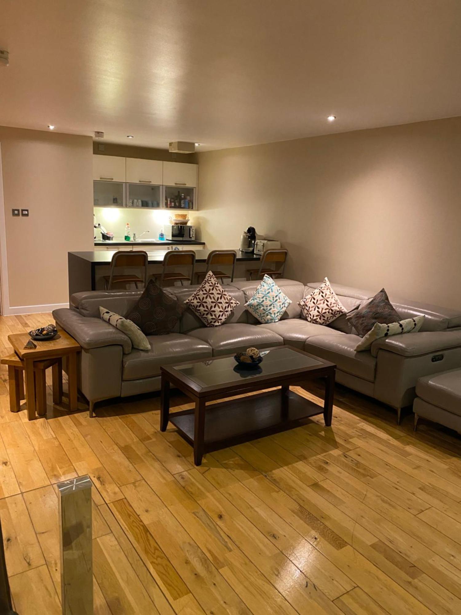 City Centre 2 Bedroom Apartment, Secure Parking. Glasgow Dış mekan fotoğraf