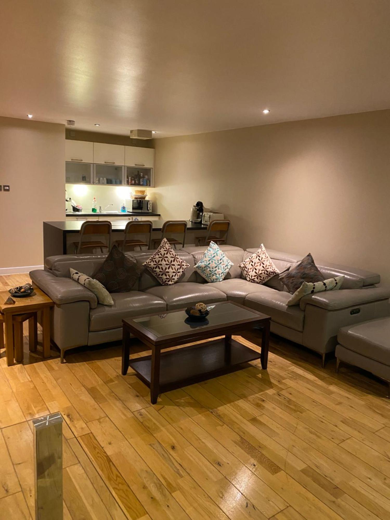 City Centre 2 Bedroom Apartment, Secure Parking. Glasgow Dış mekan fotoğraf